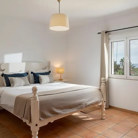 Fontinha By An Island Apartment *