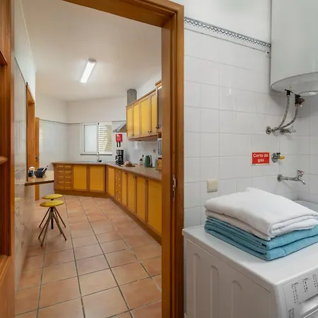 Fontinha By An Island Apartment