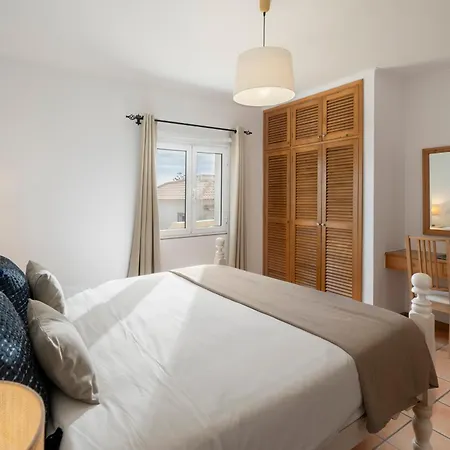 Fontinha By An Island Apartment