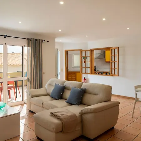 Fontinha By An Island Apartment