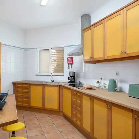 Fontinha By An Island Apartment *
